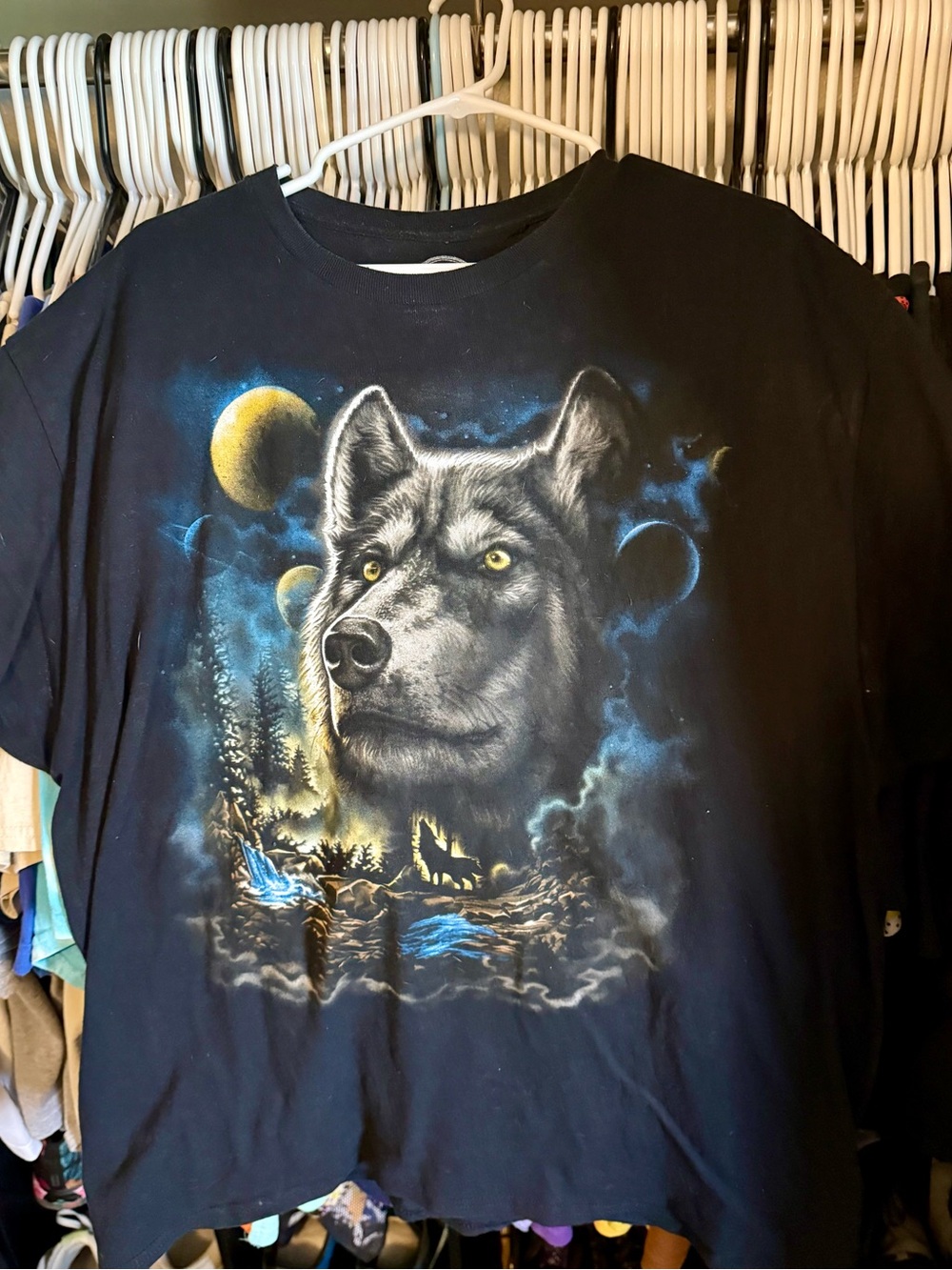 MAJESTIC WOLF TEE